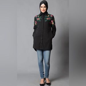 Womens embroidered black tunic Top size M East Essence.